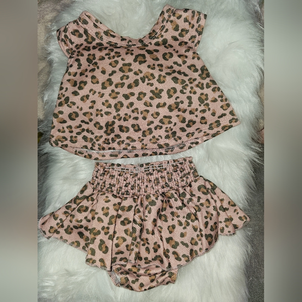 Little Mass  baby girl 2 piece top with matching bloomers 6mos4